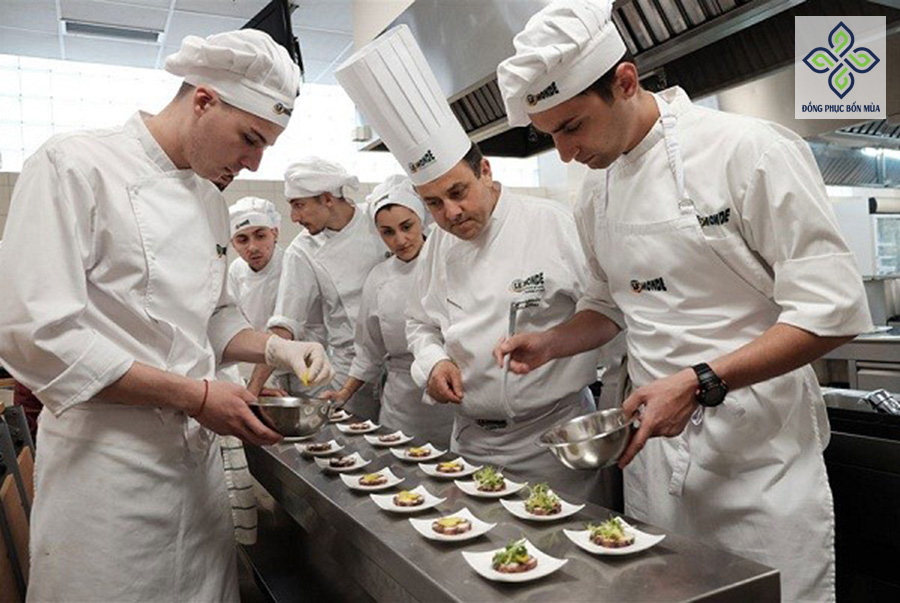 Đồng phục bếp góp phần nâng cao sự chuyên nghiệp của nhà hàng 