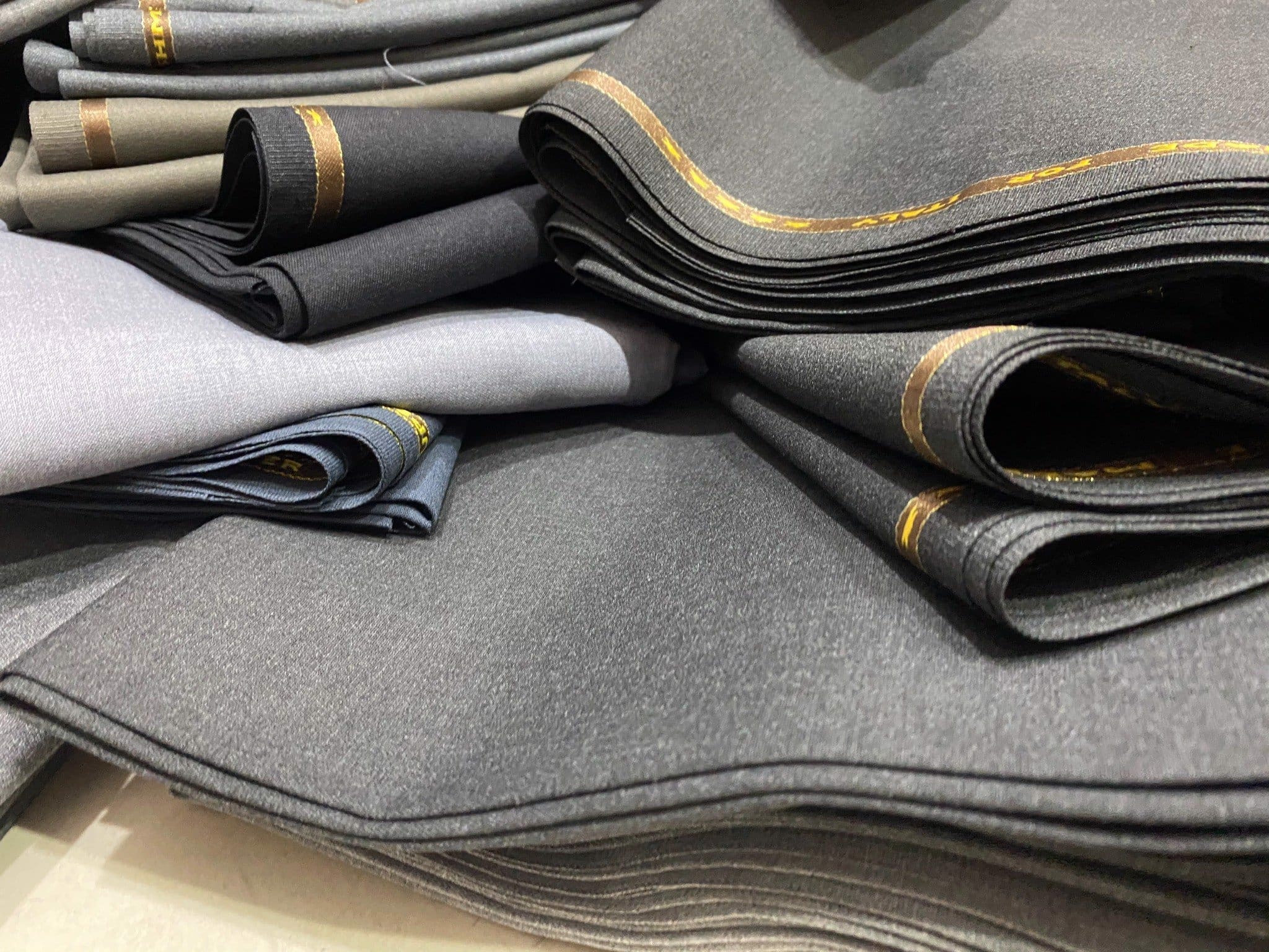Vải Cashmere là gì? Đặc điểm & Cách bảo quản vải Cashmere