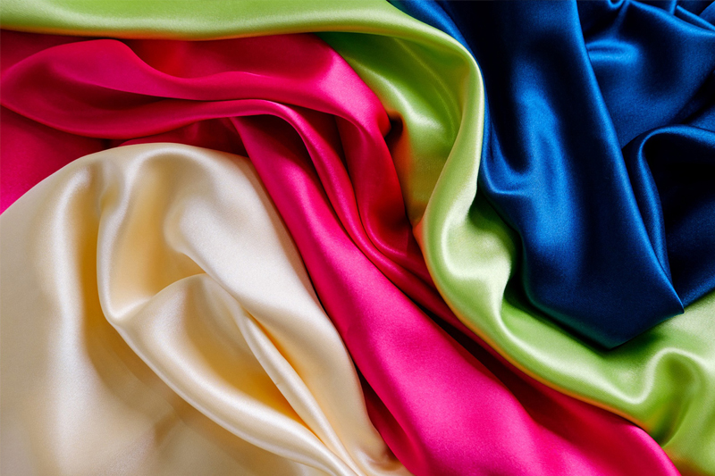 Vải lụa đang là một trong những chất liệu được rất nhiều đơn vị sản xuất đồng phục sử dụng trong thiết kế