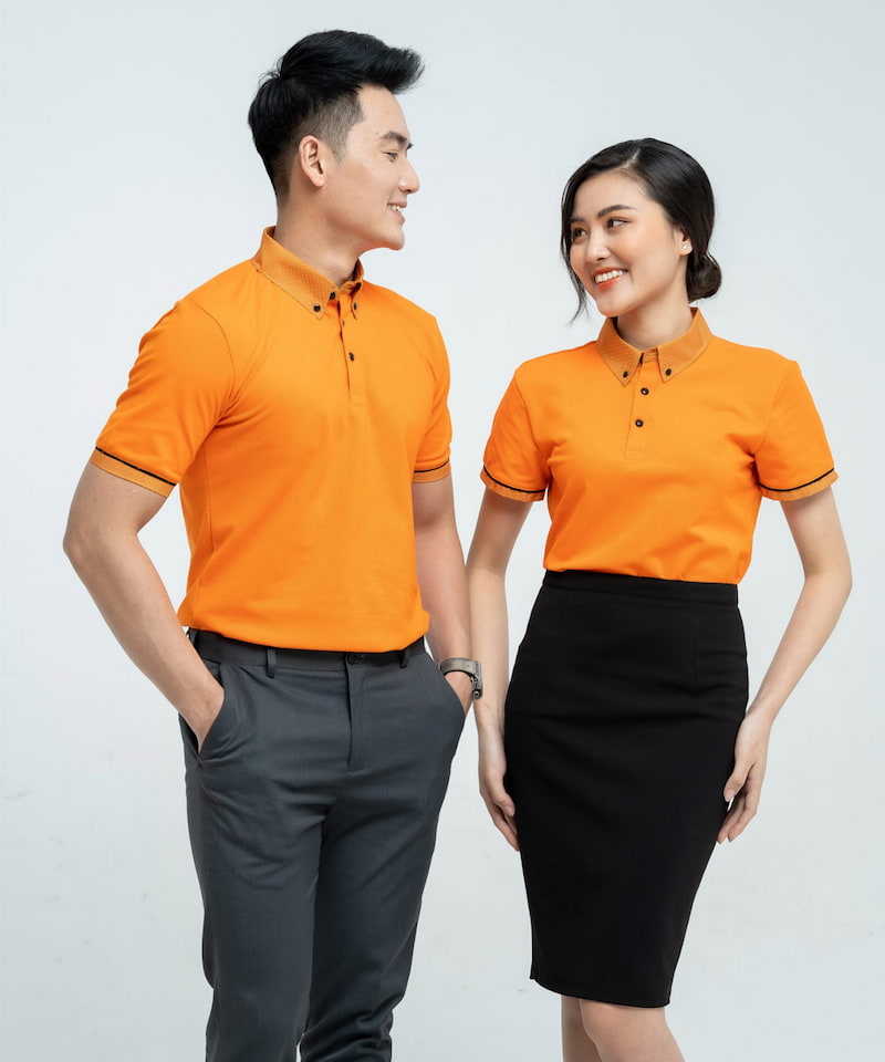 Áo thun có cổ đồng phục công ty màu cam, cổ họa tiết