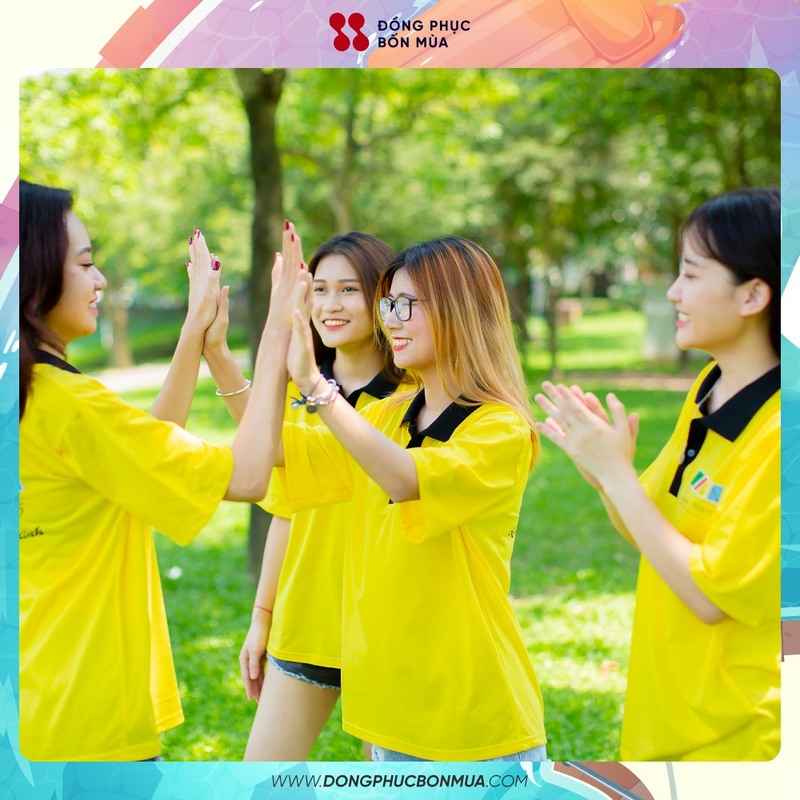 Những chiếc áo nhóm 4 người nữ đơn giản, mang phong cách Hàn Quốc được ưa thích