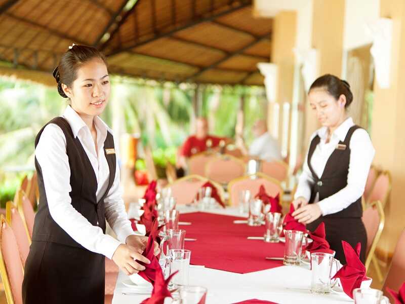 Yêu cầu đối với nhân viên phục vụ nhà hàng về đồng phục