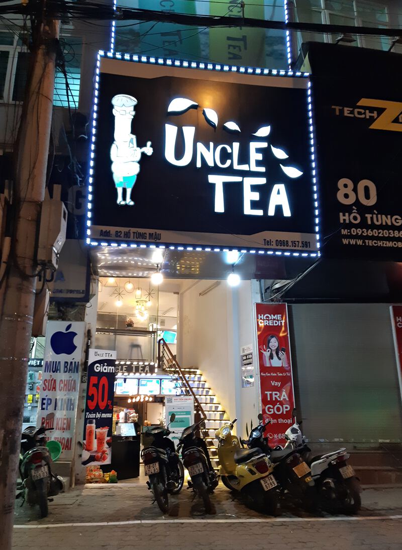 Uncle Tea nổi tiếng với trà sữa ngon và đồng phục ý nghĩa