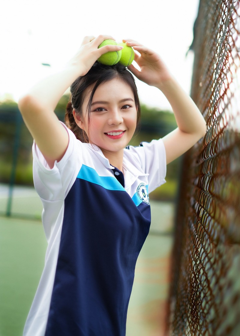 Đại học Ngân hàng đồng phục có áo thun, áo sơ mi, áo dài