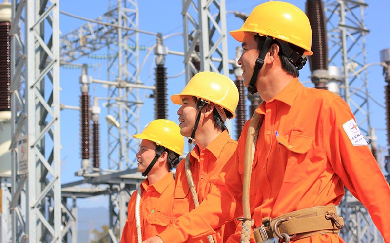 Đồng phục thợ điện đảm bảo an toàn cho nhân viên điện lực trong quá trình làm việc