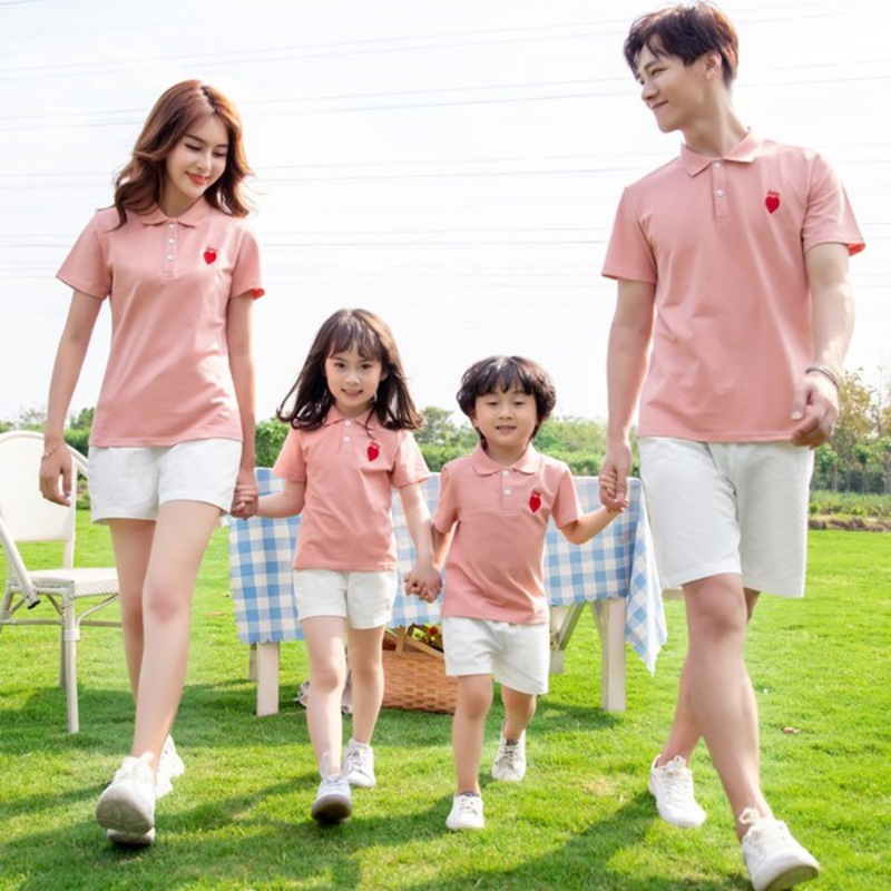 Mẫu áo cặp gia đình 4 người dáng polo màu hồng tươi sáng