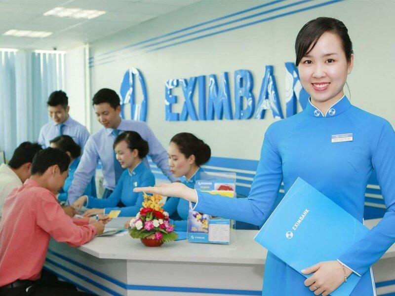 Đồng phục Eximbank với màu xanh đặc trưng rất dễ nhận diện