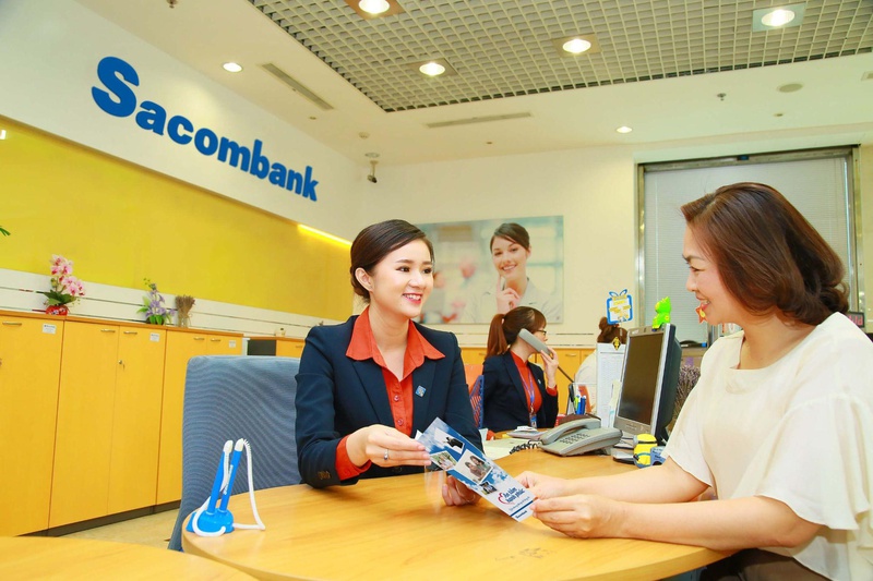 Mẫu Sacombank đồng phục cho nhân viên tại các quầy giao dịch