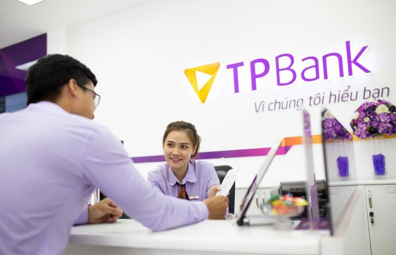 Đồng phục ngân hàng TPBank góp phần làm nên nhận diện thương hiệu ngân hàng này