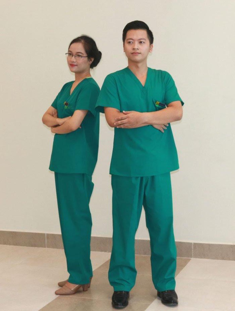 Scrubs bác sĩ là quần áo chuyên dụng của nhân viên y tế trong bệnh viện, phòng khám