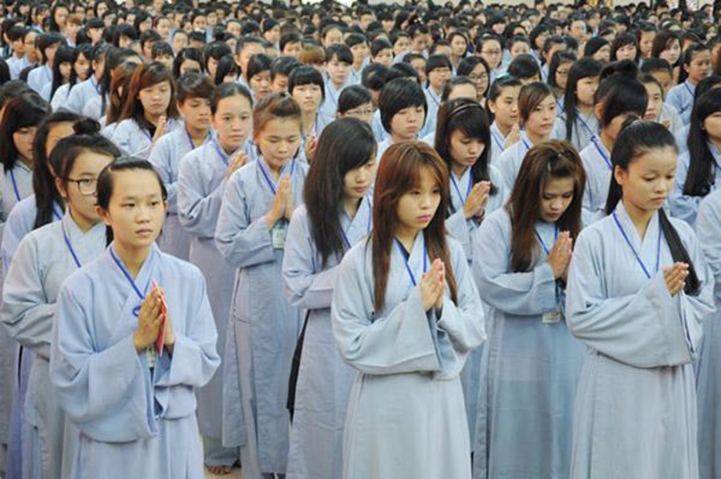 Áo lam Phật tử thể hiện sự tôn kính với Phật pháp và gắn kết các thành viên trong gia đình