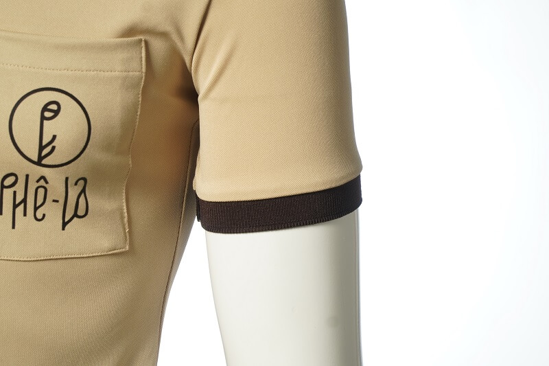 Áo đồng phục có kiểu dáng tay ngắn, form suông basic, phù hợp cho nhiều vóc dáng khác nhau