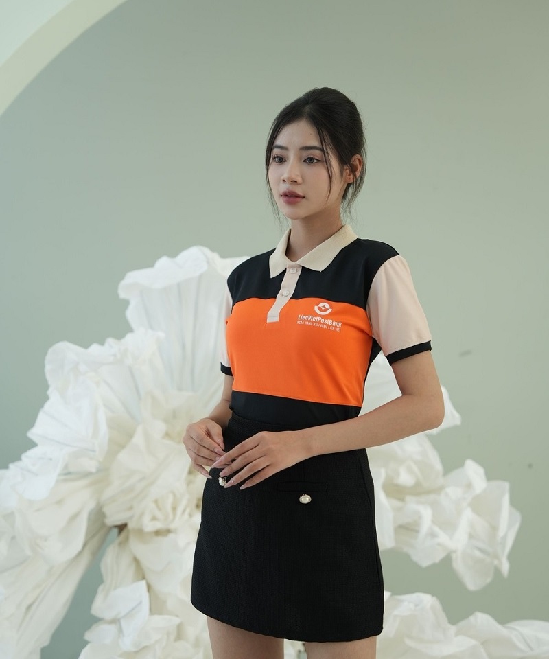 Không chỉ đẹp mắt, áo đồng phục công ty Liên Việt Post Bank còn rất thoải mái và dễ di chuyển.