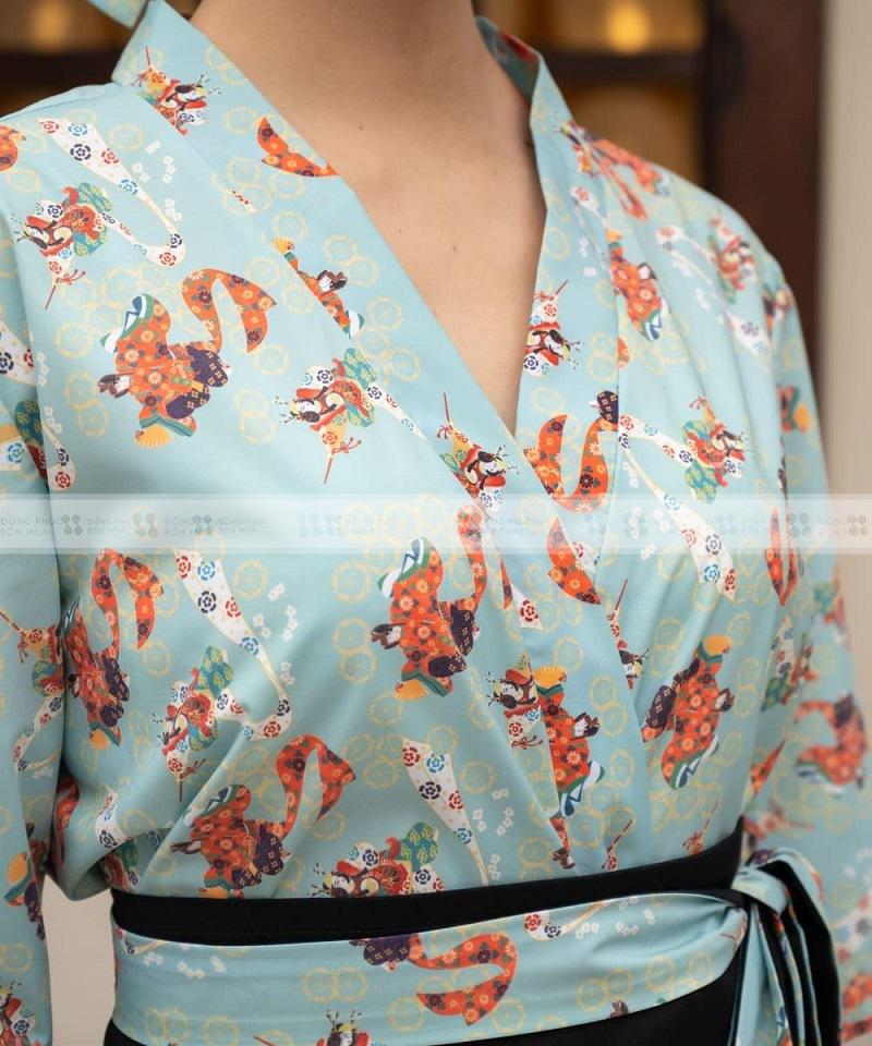 Trang phục được thiết kế kiểu dáng vạt chéo lấy cảm hứng từ mẫu áo truyền thống Kimono của đất nước Nhật Bản