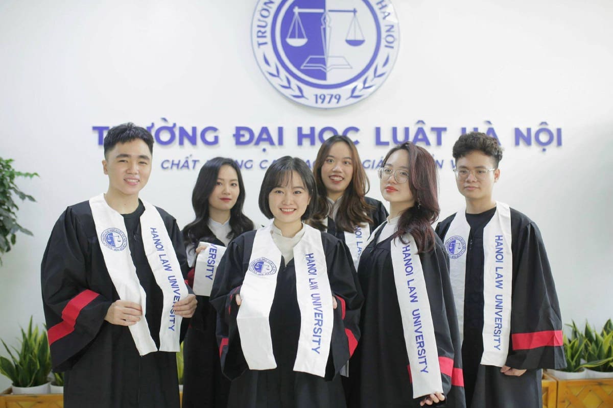 Đồng phục cử nhân tốt nghiệp HLU