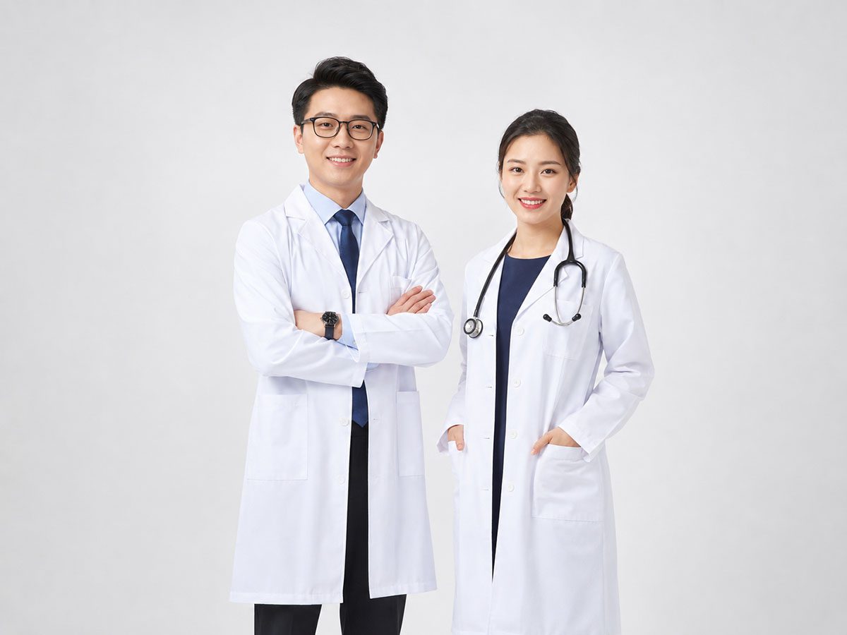Mẫu áo blouse bác sĩ chuẩn y tế
