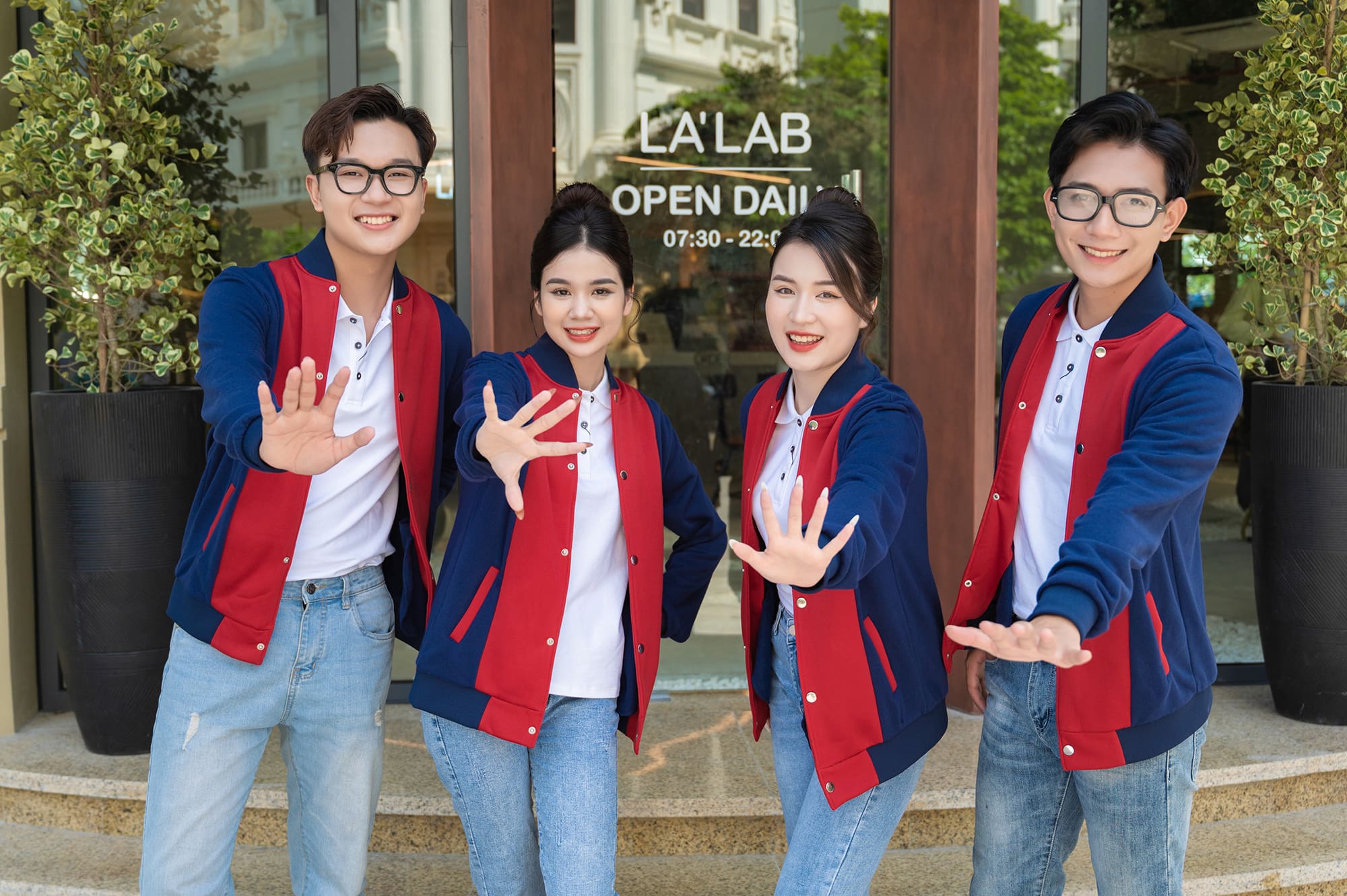 Mẫu áo hoodie mua đồng chất vải nit giữ ấm tốt