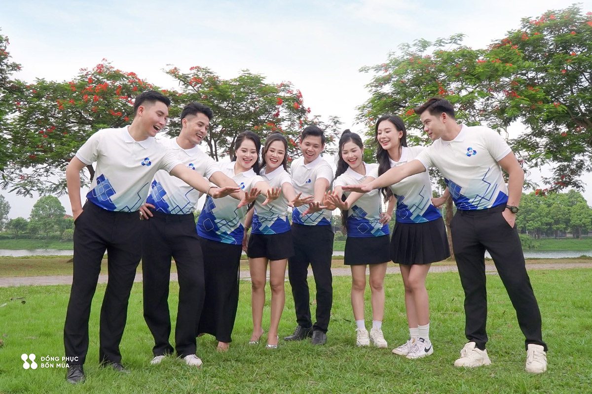 Mẫu đồng phục họp lớp 10 năm