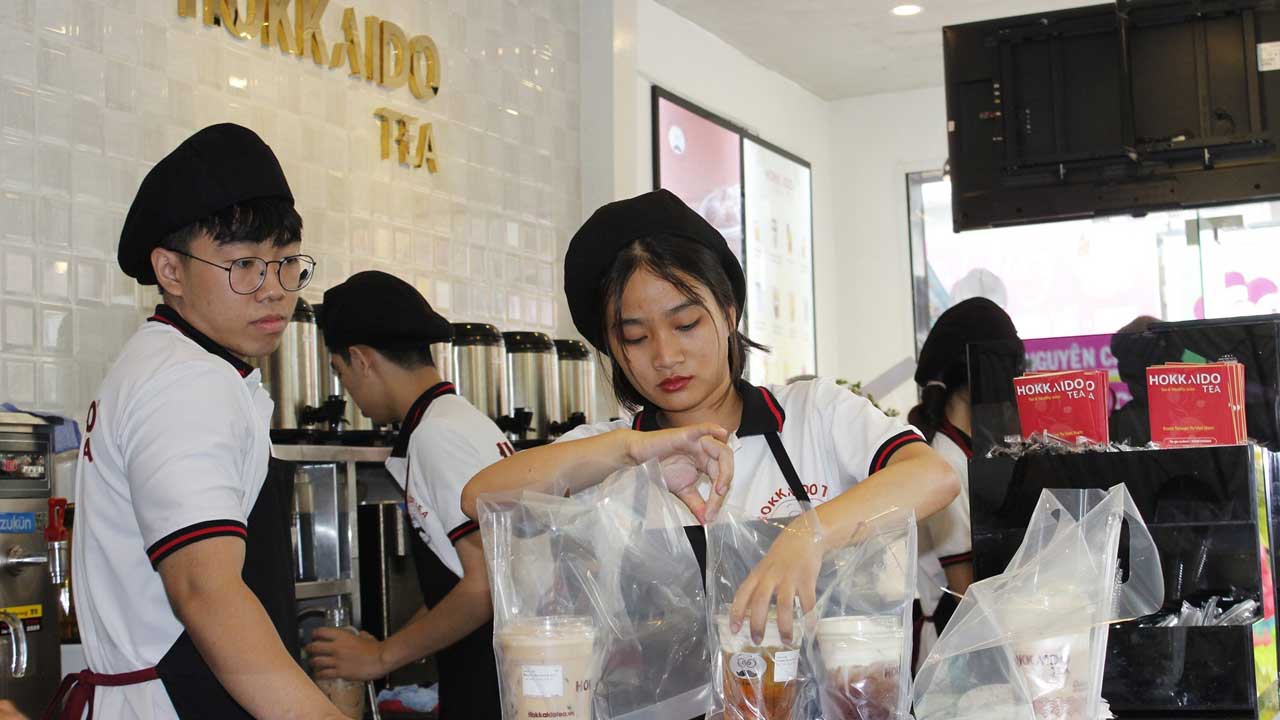 Đồng phục trà sữa Hokkaido: Nổi bật với 2 màu đỏ, đen