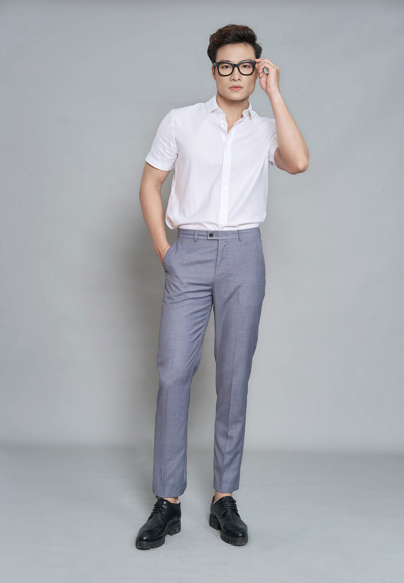 Sơ mi trắng mix cùng quần âu