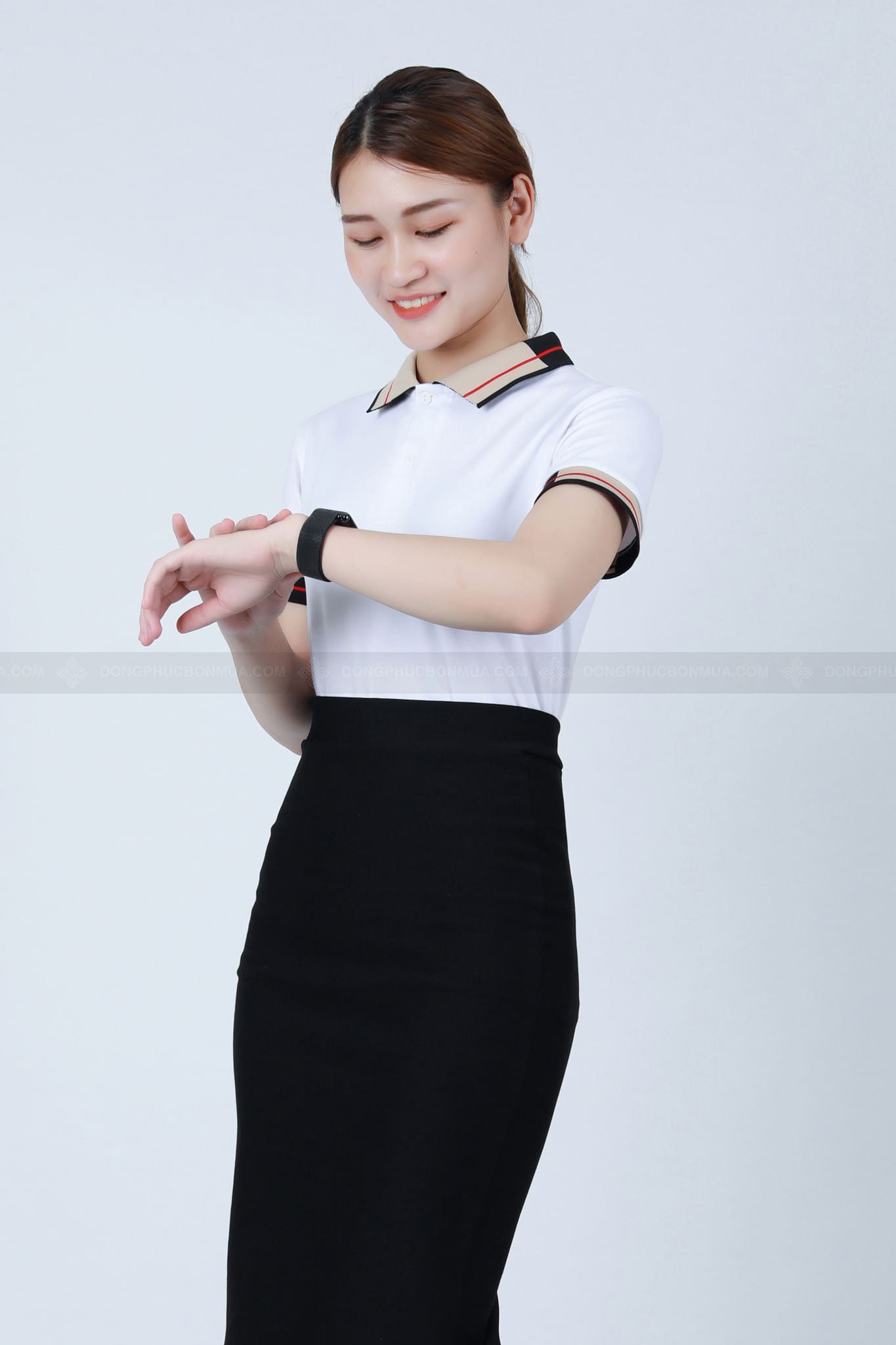 Đồng phục áo phông trắng phối cổ be đen đỏ - Ảnh 4