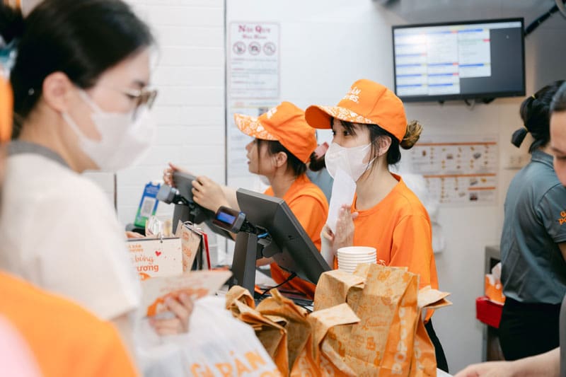 Mẫu áo đồng phục nhà hàng gà rán Popeyes