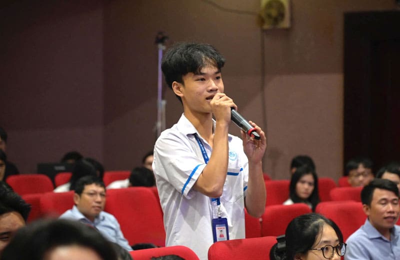 Áo sơ mi trường đại học Kinh Tế Luật