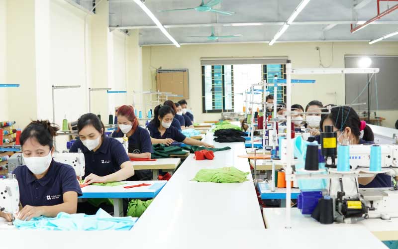 Đội ngũ nhân sự xưởng may đồng phục chuyên nghiệp
