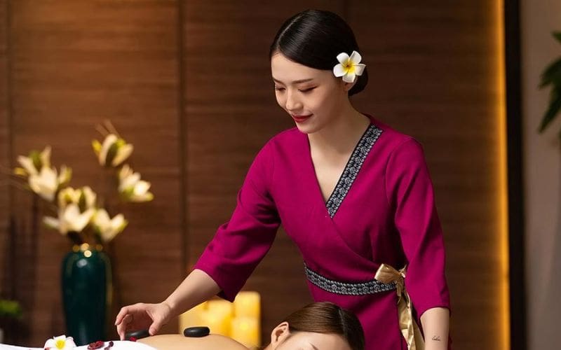 Áo cổ tim, cổ trụ đơn giản, dễ phối quần