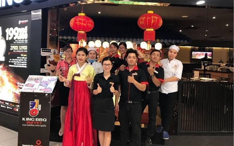 May Đồng Phục Nhà Hàng Buffet Đẹp, Bền | Bảng Giá 2026