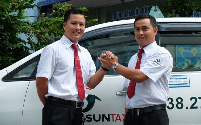 Bộ truyền thống sơ mi + quần tây + caravat