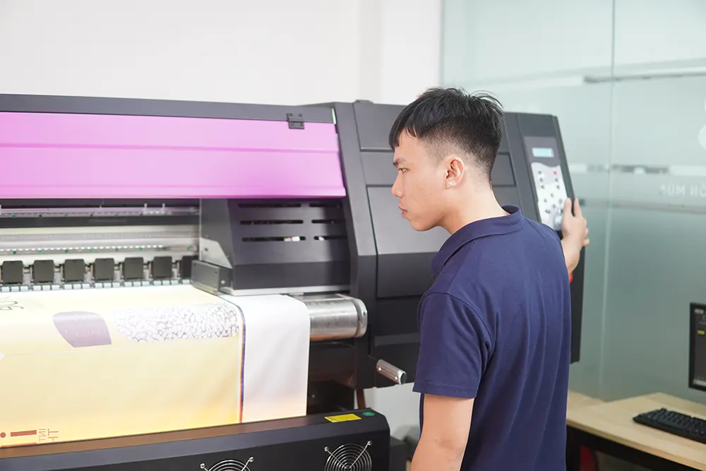 Công nghệ in/thêu hiện đại – Logo sắc nét, không bong tróc