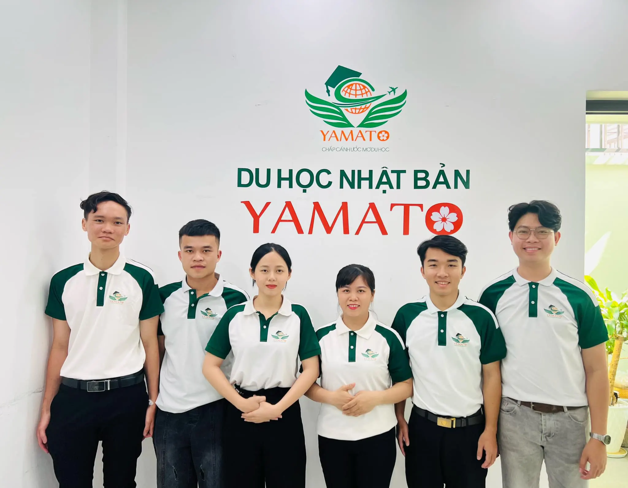 Đặt May Đồng Phục Công Ty Du Học Giá Xưởng | Nhận May Gấp