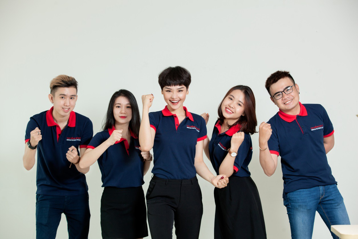 May đồng phục phục trường cao đẳng vải Kate