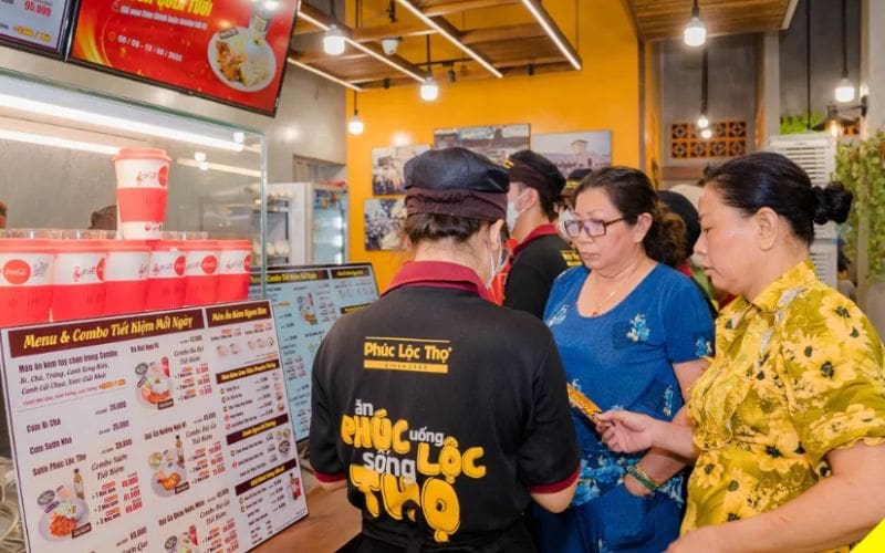 Những sai lầm phổ biến khi chọn may đồng phục quán cơm