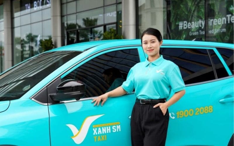 Phối màu chủ đạo theo màu xe hoặc màu logo