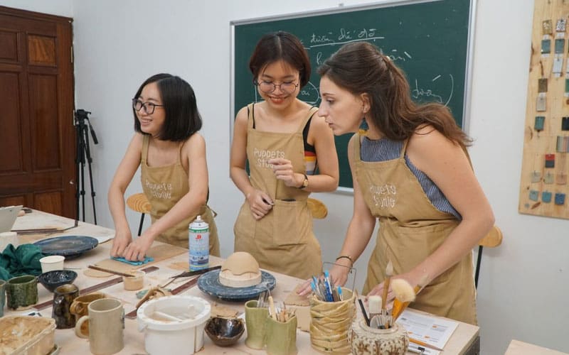 Lưu ý khi đặt may tạp dề cho xưởng gốm