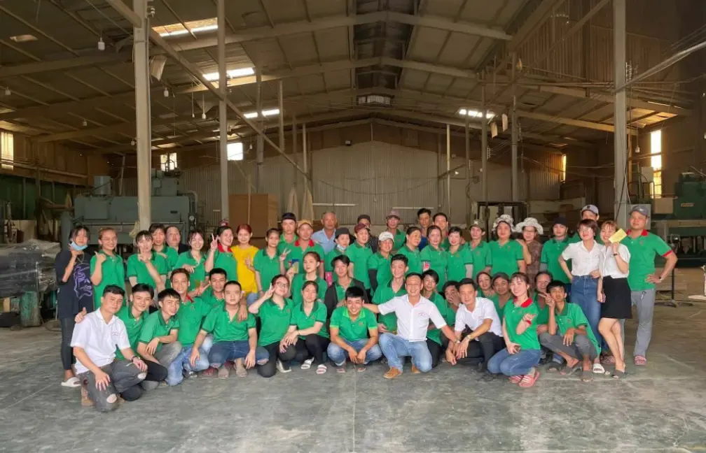 May Đồng Phục Công Ty Gỗ Theo Yêu Cầu | Bảng Giá 2026