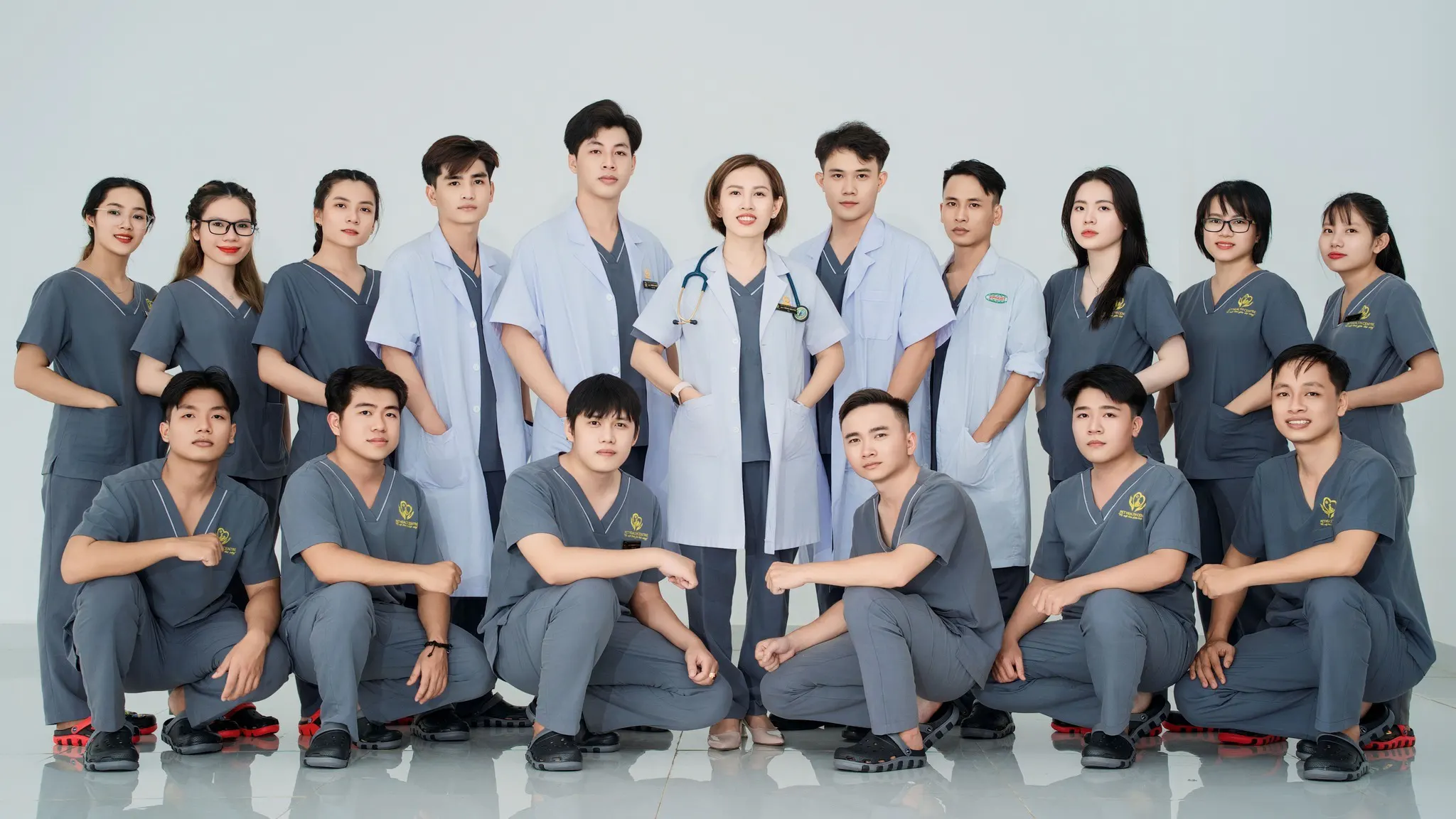 May Đồng Phục Phòng Khám Thú Y Kháng Khuẩn, An Toàn | Giá Tốt 2026