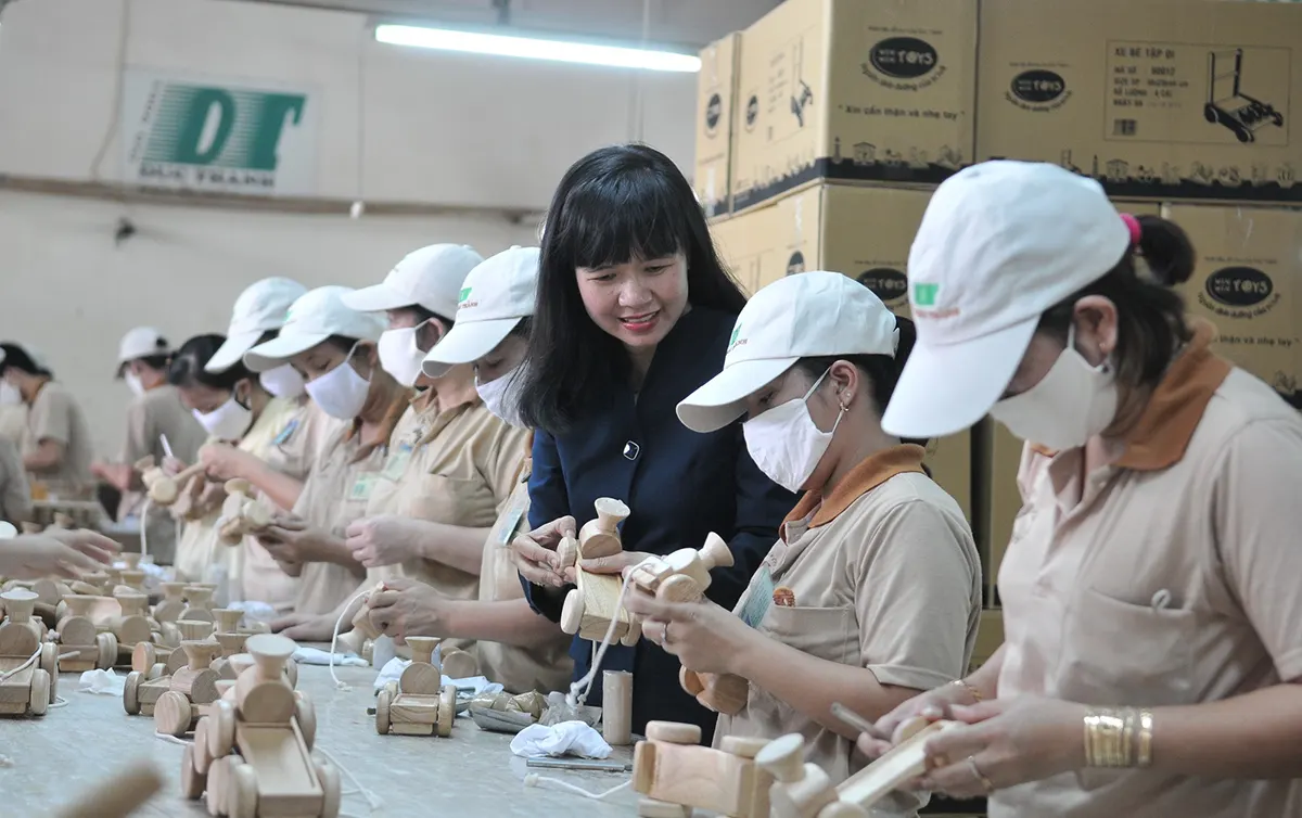 Vì sao công ty ngành gỗ cần đồng phục chuyên nghiệp