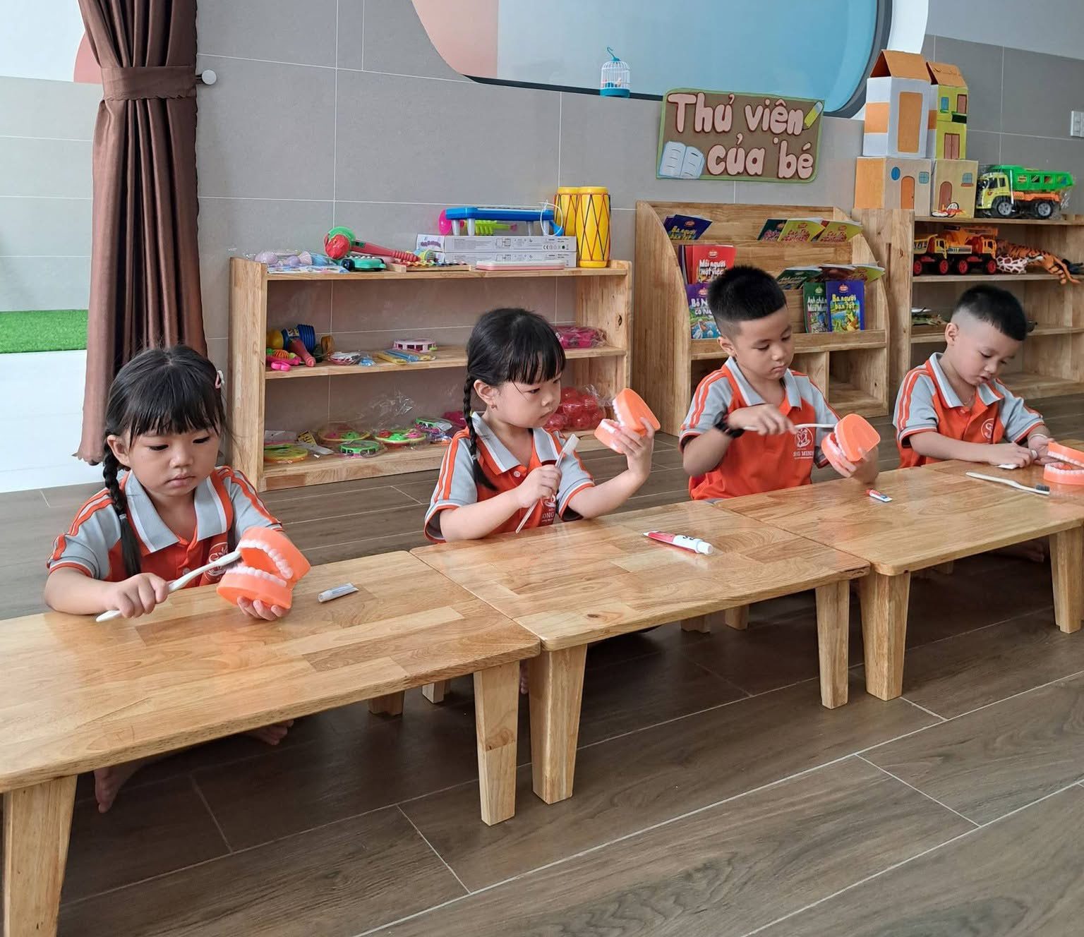 Hình ảnh bộ đồng phục học sinh mầm non Song Minh thiết kế chuẩn nhận diện
