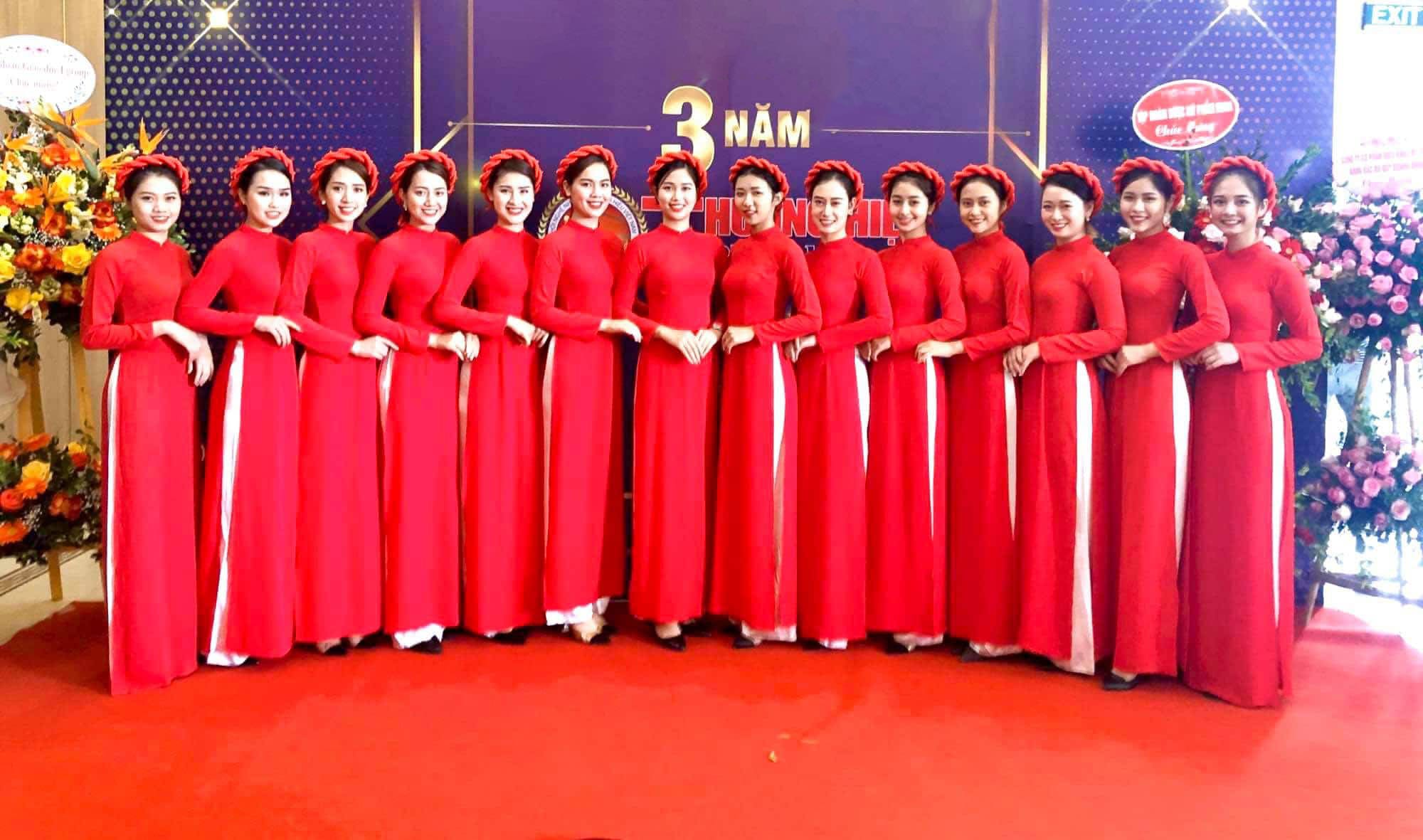Mẫu áo áo dài đồng phục lễ tân khách sạn đẹp