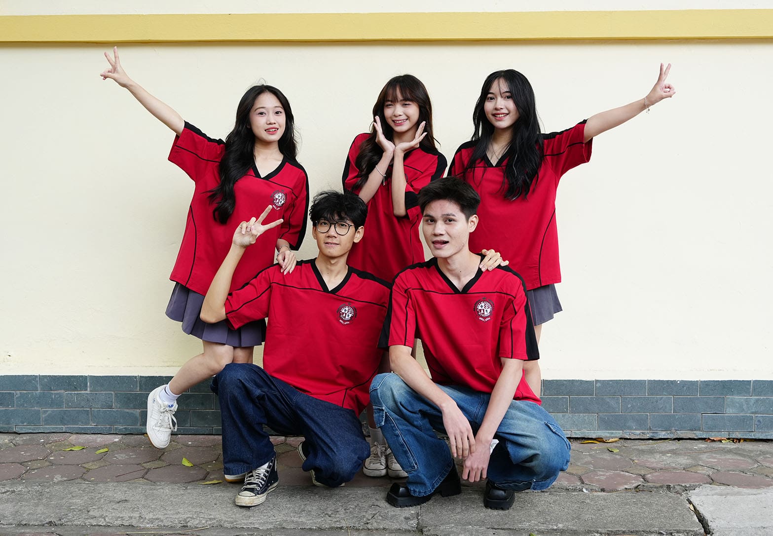 Mẫu áo phông nhóm cổ tim