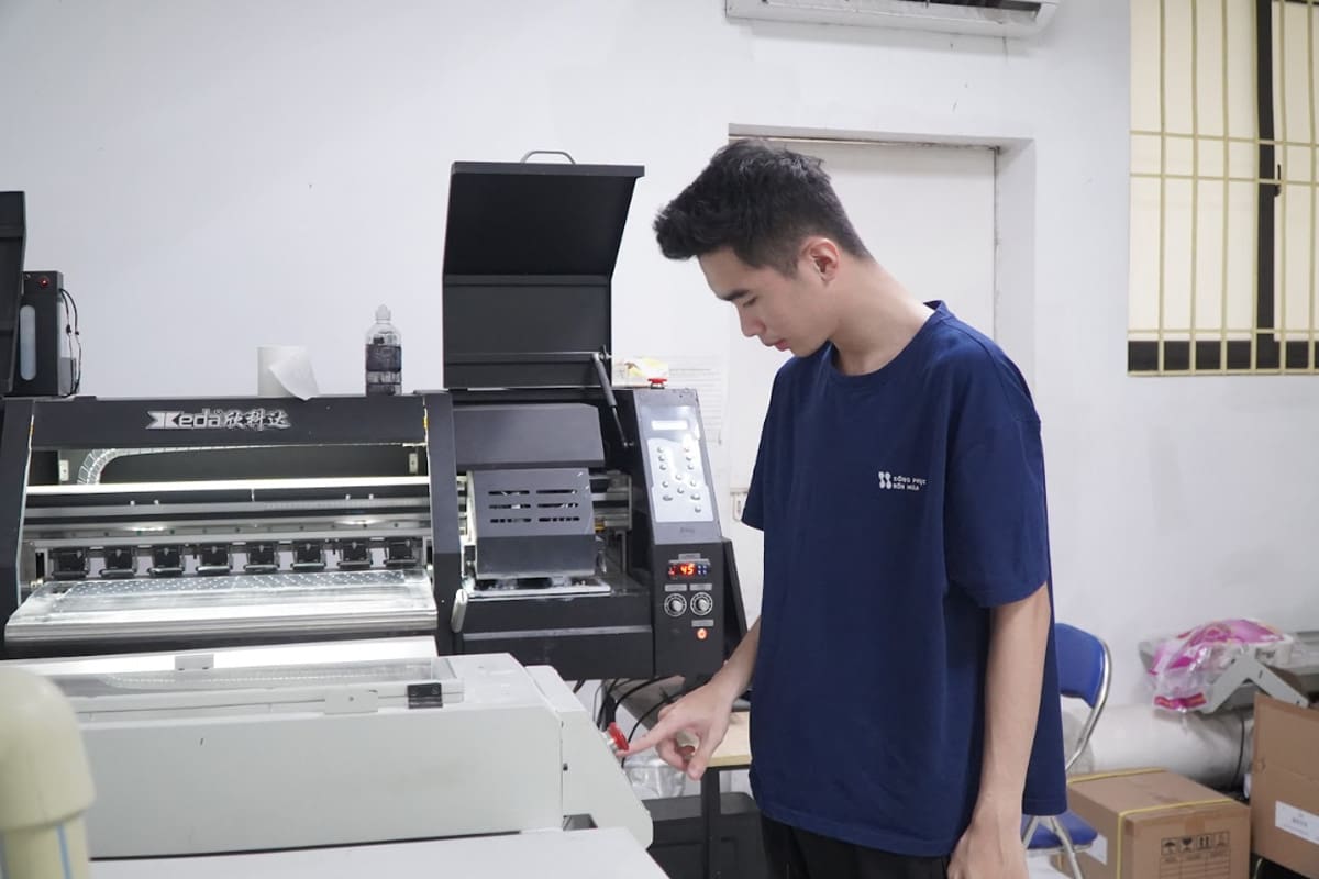 Công nghệ in/thêu logo hiện đại tại Đồng Phục Bốn Mùa