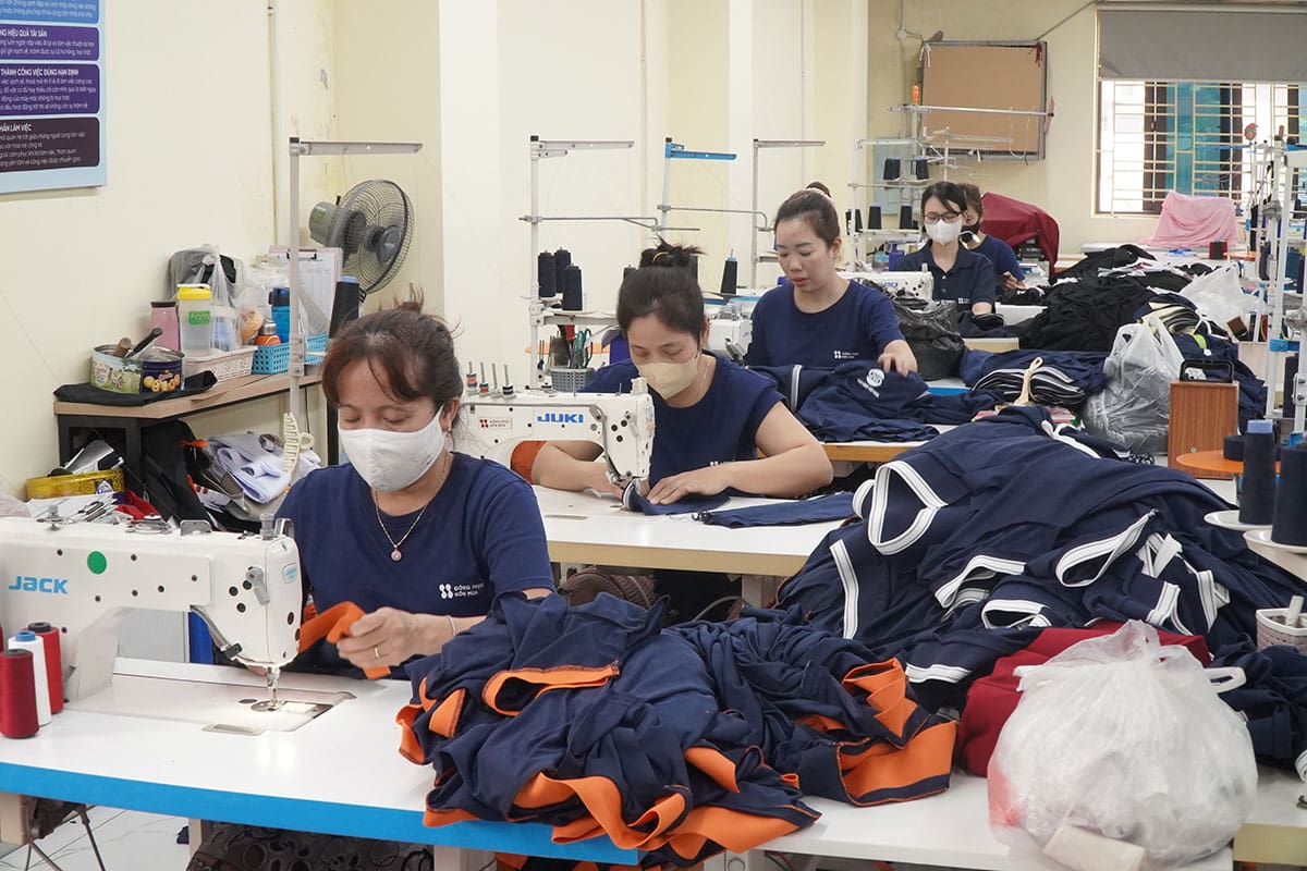 Xưởng may Đồng Phục Bốn Mùa uy tín chất lượng với 15 kinh nghiệm trong may mặc