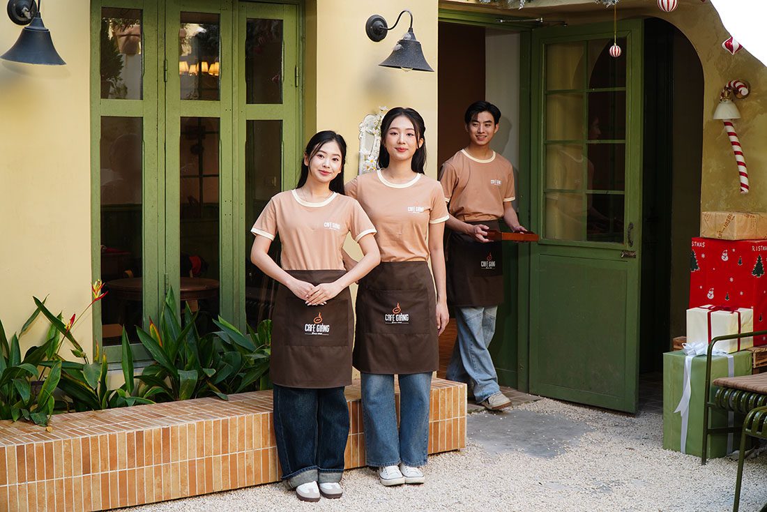 Combo đồng phục quán cà phê áo thun - tạp dề ngắn chuẩn nhận diện
