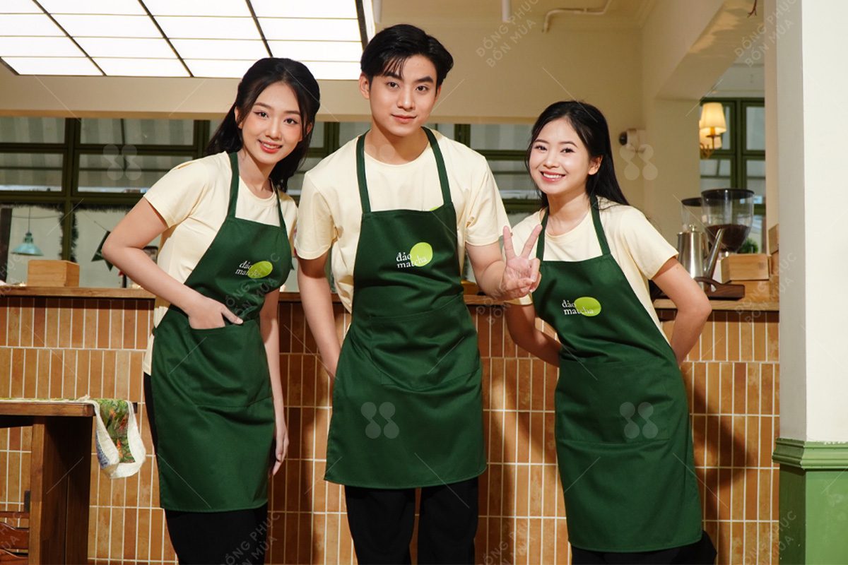 Combo áo thun tạp dề có giá thành hợp lý, giúp tiết kiệm chi phí