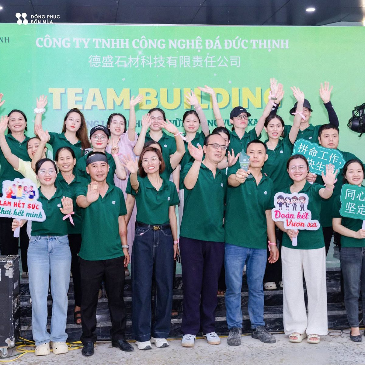 Mẫu áo polo Đức Thịnh được sử dụng trong chương trình team building của doanh nghiệp