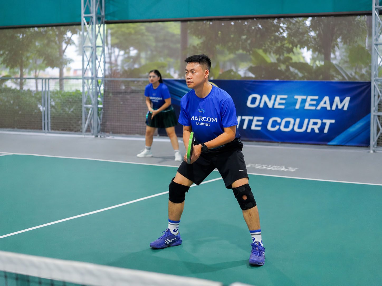Hình ảnh thực tế áo thi đấu pickleball VMCC 15 - Marcom Champions trên sân