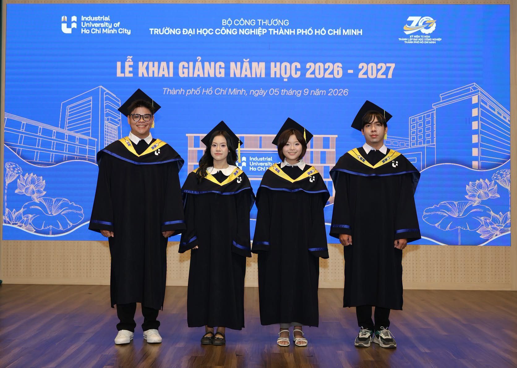 Đồng phục tốt nghiệp IUH